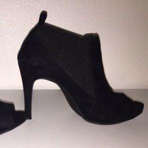 Simply Vera Wang Svlivy Black Suede Stiletto